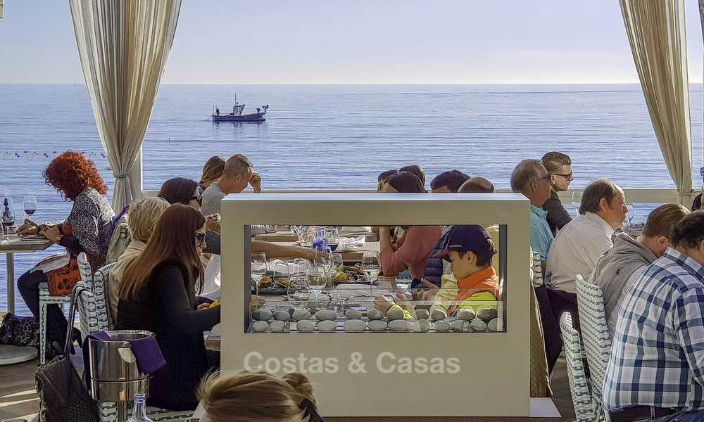 Luxe tweedelijns strandappartement te koop in een exclusief complex in het centrum van Marbella 12336