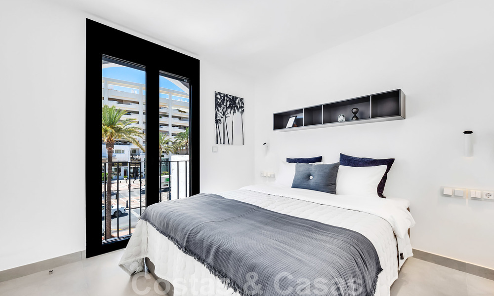 Volledig gerenoveerde luxeappartementen te koop, instapklaar, in het centrum van Puerto Banus, Marbella 28170