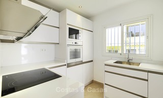 Gezellig gerenoveerd huis te koop in een eerstelijn strandurbanisatie op de New Golden Mile, Estepona - Marbella 11996 