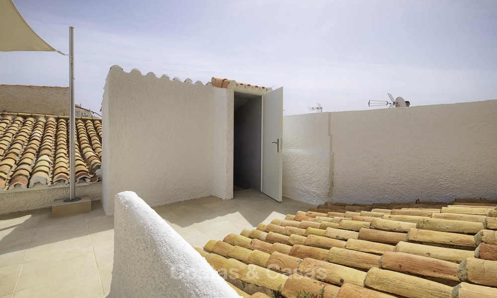 Gezellig gerenoveerd huis te koop in een eerstelijn strandurbanisatie op de New Golden Mile, Estepona - Marbella 12013