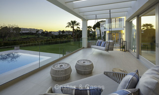 Prestigieuze luxe villa op een uitzonderlijke locatie te koop, eerstelijn golf, zeezicht en instapklaar - Nueva Andalucia, Marbella 17139 
