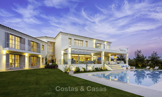 Prestigieuze luxe villa op een uitzonderlijke locatie te koop, eerstelijn golf, zeezicht en instapklaar - Nueva Andalucia, Marbella 17140 