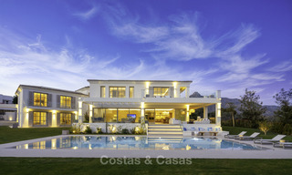 Prestigieuze luxe villa op een uitzonderlijke locatie te koop, eerstelijn golf, zeezicht en instapklaar - Nueva Andalucia, Marbella 17141 