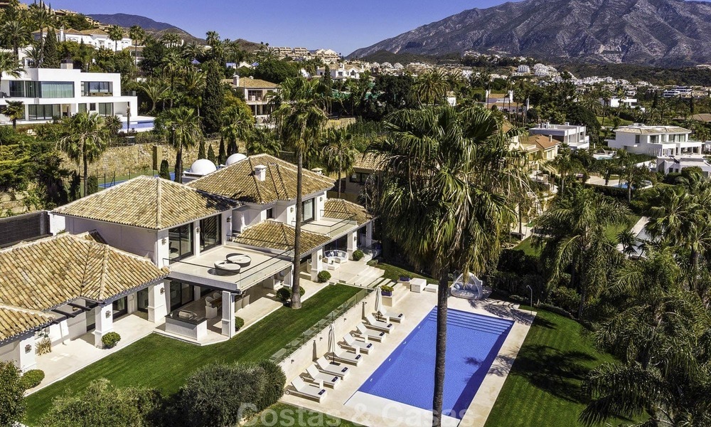 Indrukwekkende luxe villa met panoramisch zeezicht te koop in het hart van de Golf Vallei te Nueva Andalucia, Marbella 12082