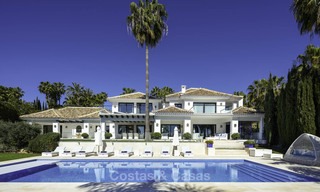 Indrukwekkende luxe villa met panoramisch zeezicht te koop in het hart van de Golf Vallei te Nueva Andalucia, Marbella 12091 