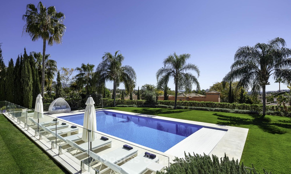 Indrukwekkende luxe villa met panoramisch zeezicht te koop in het hart van de Golf Vallei te Nueva Andalucia, Marbella 12093