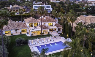 Indrukwekkende luxe villa met panoramisch zeezicht te koop in het hart van de Golf Vallei te Nueva Andalucia, Marbella 12094 