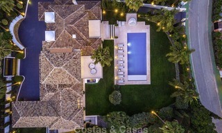 Indrukwekkende luxe villa met panoramisch zeezicht te koop in het hart van de Golf Vallei te Nueva Andalucia, Marbella 12095 