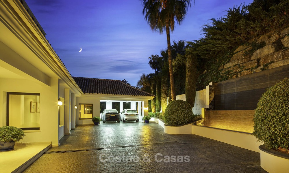 Indrukwekkende luxe villa met panoramisch zeezicht te koop in het hart van de Golf Vallei te Nueva Andalucia, Marbella 12101