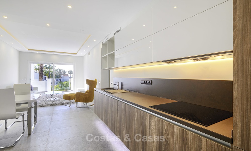 Modern, volledig gerenoveerd appartement in een strandcomplex te koop op de New Golden Mile tussen Marbella en Estepona 12219