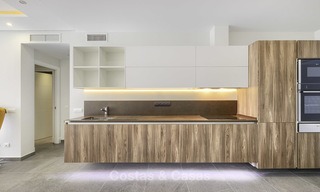 Modern, volledig gerenoveerd appartement in een strandcomplex te koop op de New Golden Mile tussen Marbella en Estepona 12221 