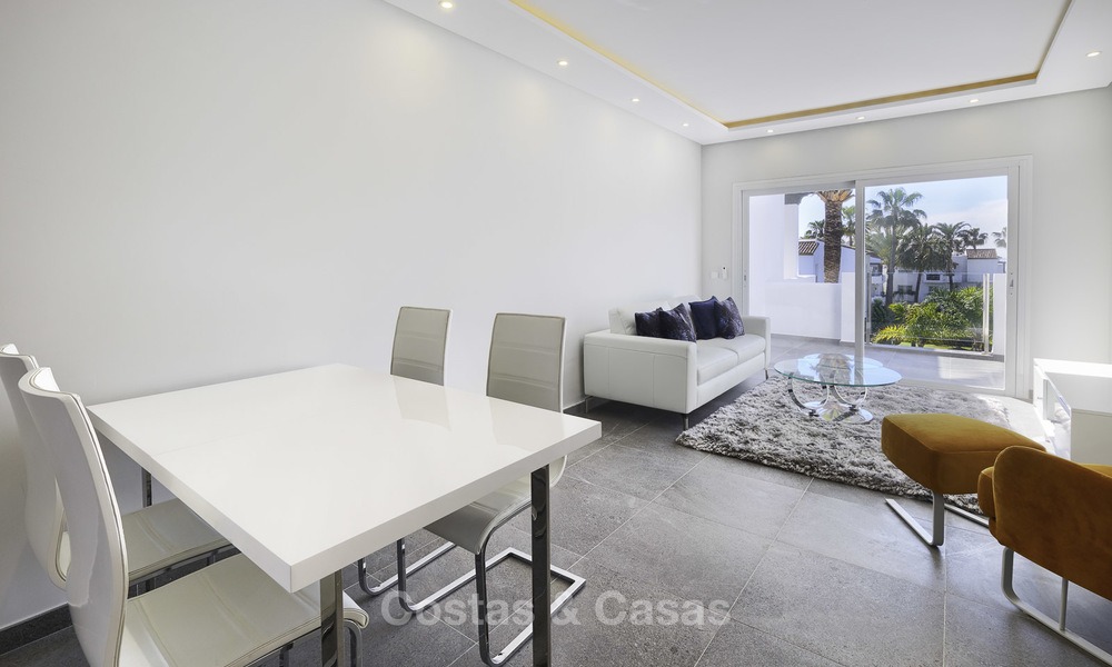 Modern, volledig gerenoveerd appartement in een strandcomplex te koop op de New Golden Mile tussen Marbella en Estepona 12222
