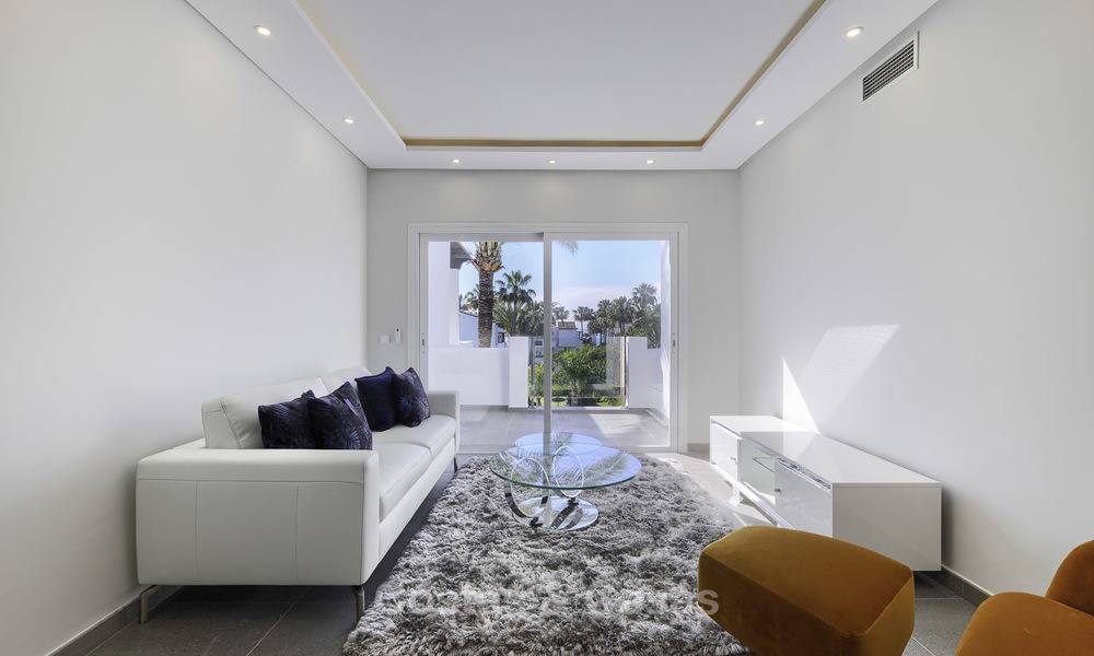 Modern, volledig gerenoveerd appartement in een strandcomplex te koop op de New Golden Mile tussen Marbella en Estepona 12223