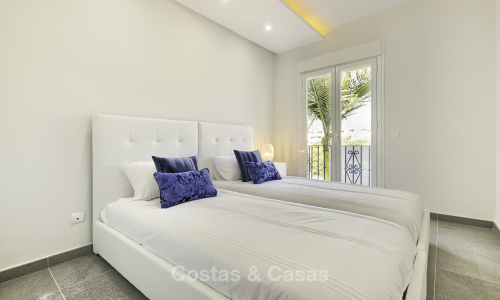 Modern, volledig gerenoveerd appartement in een strandcomplex te koop op de New Golden Mile tussen Marbella en Estepona 12226