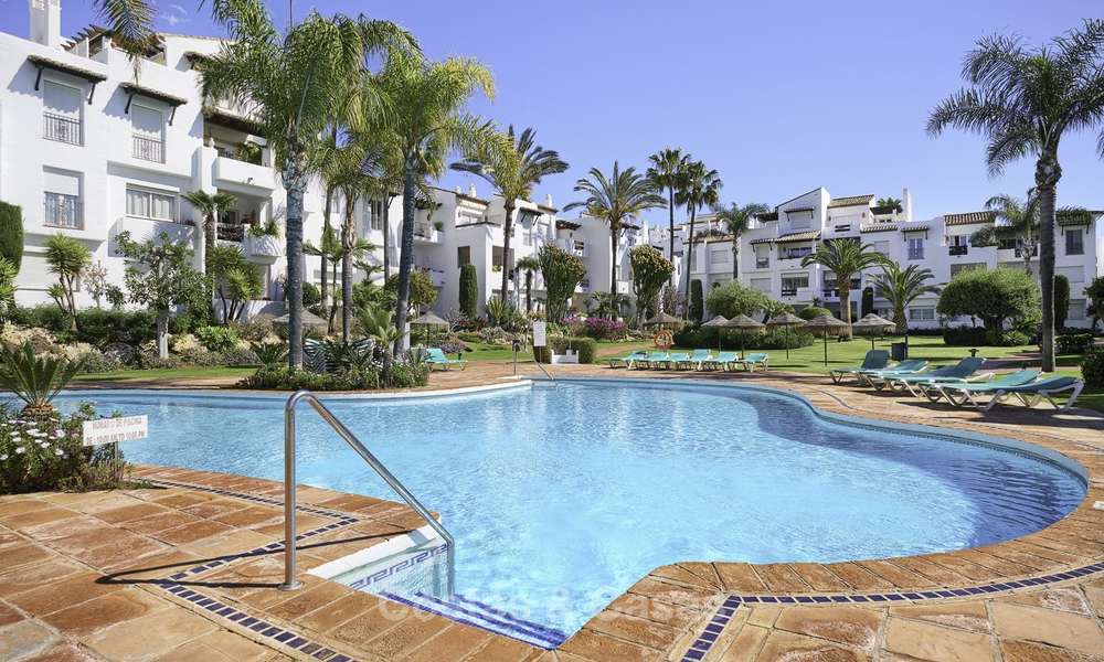 Modern, volledig gerenoveerd appartement in een strandcomplex te koop op de New Golden Mile tussen Marbella en Estepona 12240