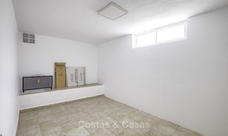 Gerenoveerd huis te koop, in een eerstelijnstrand complex, met zeezicht, op de New Golden Mile tussen Estepona en Marbella 12160 