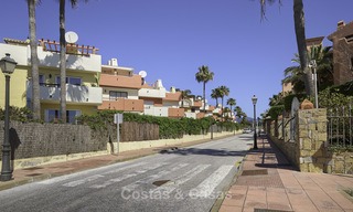 Gerenoveerd huis te koop, in een eerstelijnstrand complex, met zeezicht, op de New Golden Mile tussen Estepona en Marbella 12181 