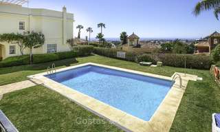 Charmant, volledig gerenoveerd huis te koop met zee- en bergzicht, in een prestigieus golfresort, Benahavis, Marbella 12207 