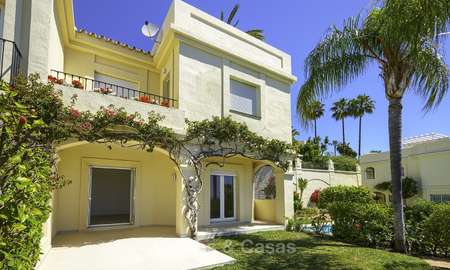 Charmant, volledig gerenoveerd huis te koop met zee- en bergzicht, in een prestigieus golfresort, Benahavis, Marbella 12210