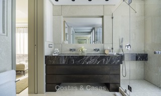 Indrukwekkende moderne luxe villa te koop, instapklaar, tweedelijnstrand op de Golden Mile, Marbella 12418 