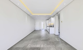Nieuw ontworpen en volledig gerenoveerd appartement aan het strand te koop, tussen Estepona en Marbella 12479 
