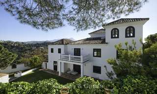 Charmante traditionele villa met panoramisch zee- en bergzicht te koop in El Madroñal, Benahavis, Marbella 12629 