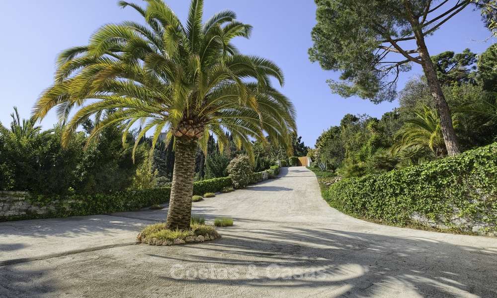 Charmante traditionele villa met panoramisch zee- en bergzicht te koop in El Madroñal, Benahavis, Marbella 12636
