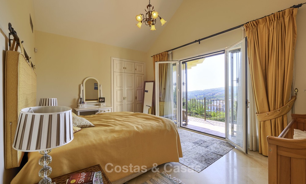 Gezellige villa in rustieke stijl met zee- en bergzicht te koop, Benahavis, Marbella 12665