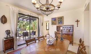 Ruim en gezellig duplex penthouse appartement te koop met 360º panoramisch zicht, tussen Estepona en Marbella 12674 