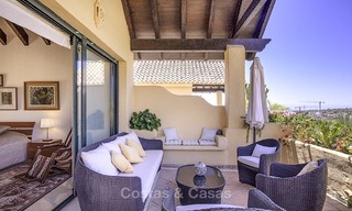 Ruim en gezellig duplex penthouse appartement te koop met 360º panoramisch zicht, tussen Estepona en Marbella 12679 