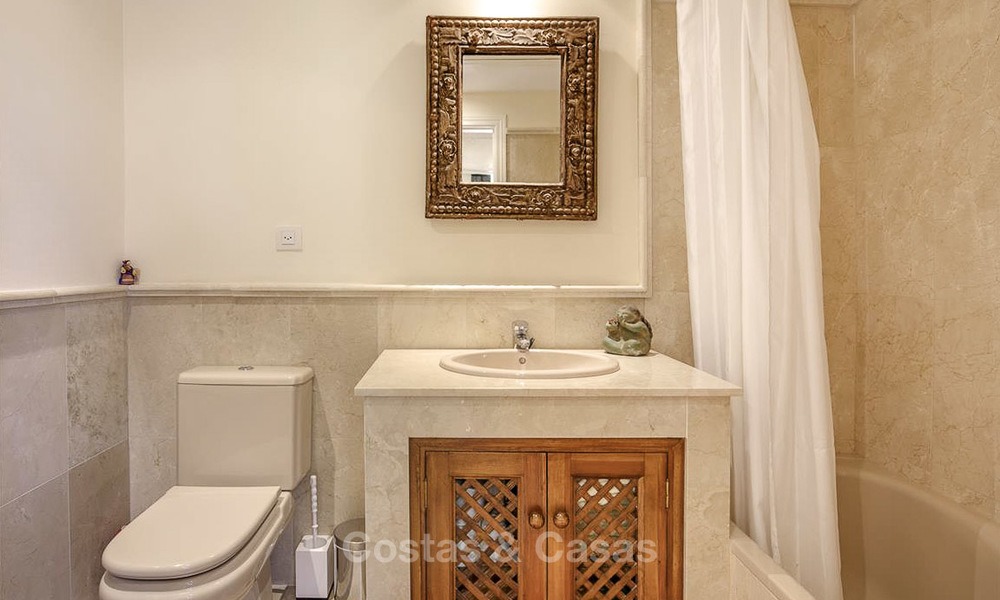 Ruim en gezellig duplex penthouse appartement te koop met 360º panoramisch zicht, tussen Estepona en Marbella 12688