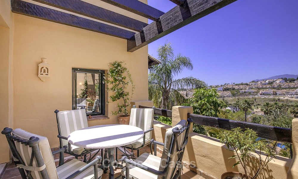 Ruim en gezellig duplex penthouse appartement te koop met 360º panoramisch zicht, tussen Estepona en Marbella 12700