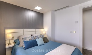 Volledig gerenoveerd modern luxe appartement te koop in de jachthaven van Puerto Banus, met panoramisch zicht over de marina en de zee, Marbella. Bodemprijs! 12733 