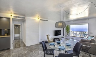 Volledig gerenoveerd modern luxe appartement te koop in de jachthaven van Puerto Banus, met panoramisch zicht over de marina en de zee, Marbella. Bodemprijs! 12745 