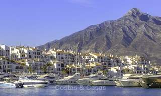 Volledig gerenoveerd modern luxe appartement te koop in de jachthaven van Puerto Banus, met panoramisch zicht over de marina en de zee, Marbella. Bodemprijs! 12755 