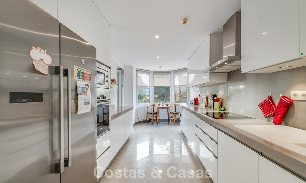 Ruime luxe appartementen en penthouses te koop met zeezicht in Nueva Andalucia te Marbella 796814