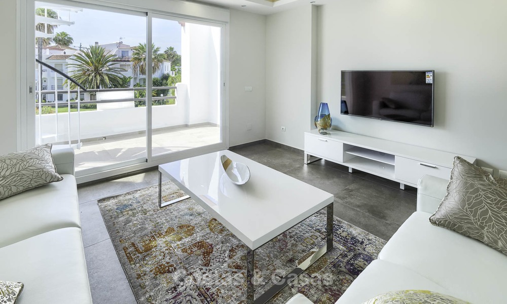 Volledig gerenoveerd penthouse appartement aan het strand te koop op de New Golden Mile, tussen Estepona en Marbella 12819