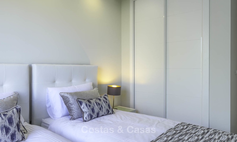 Volledig gerenoveerd penthouse appartement aan het strand te koop op de New Golden Mile, tussen Estepona en Marbella 12832