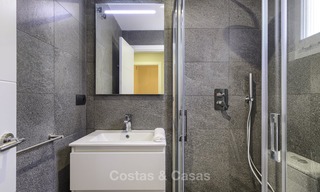 Volledig gerenoveerd penthouse appartement te koop, direct aan het strand en met prachtig zeezicht, Mijas Costa 12882 