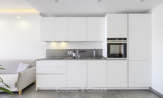 Volledig gerenoveerd penthouse appartement te koop, direct aan het strand en met prachtig zeezicht, Mijas Costa 12891 