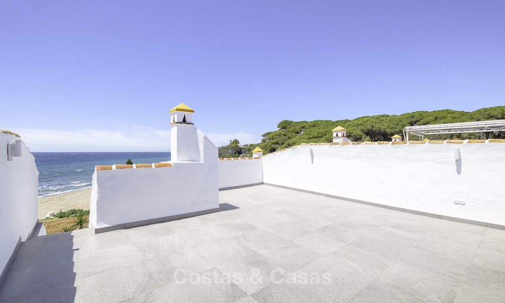 Volledig gerenoveerd penthouse appartement te koop, direct aan het strand en met prachtig zeezicht, Mijas Costa 12900