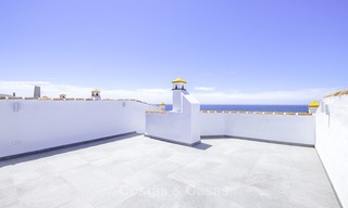 Volledig gerenoveerd penthouse appartement te koop, direct aan het strand en met prachtig zeezicht, Mijas Costa 12901 