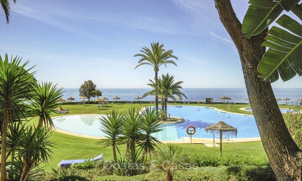Appartement te koop, in een luxe complex direct aan het strand en met panoramisch zeezicht, Cabopino, Marbella 12982