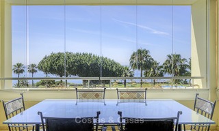 Appartement te koop, in een luxe complex direct aan het strand en met panoramisch zeezicht, Cabopino, Marbella 12993 