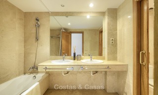 Appartement te koop, in een luxe complex direct aan het strand en met panoramisch zeezicht, Cabopino, Marbella 13004 