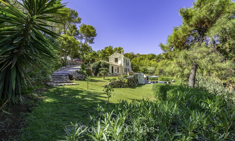Idyllische rustieke villa met heerlijk uitzicht op het platteland te koop, in het exclusieve El Madroñal, Benahavis, Marbella 12941
