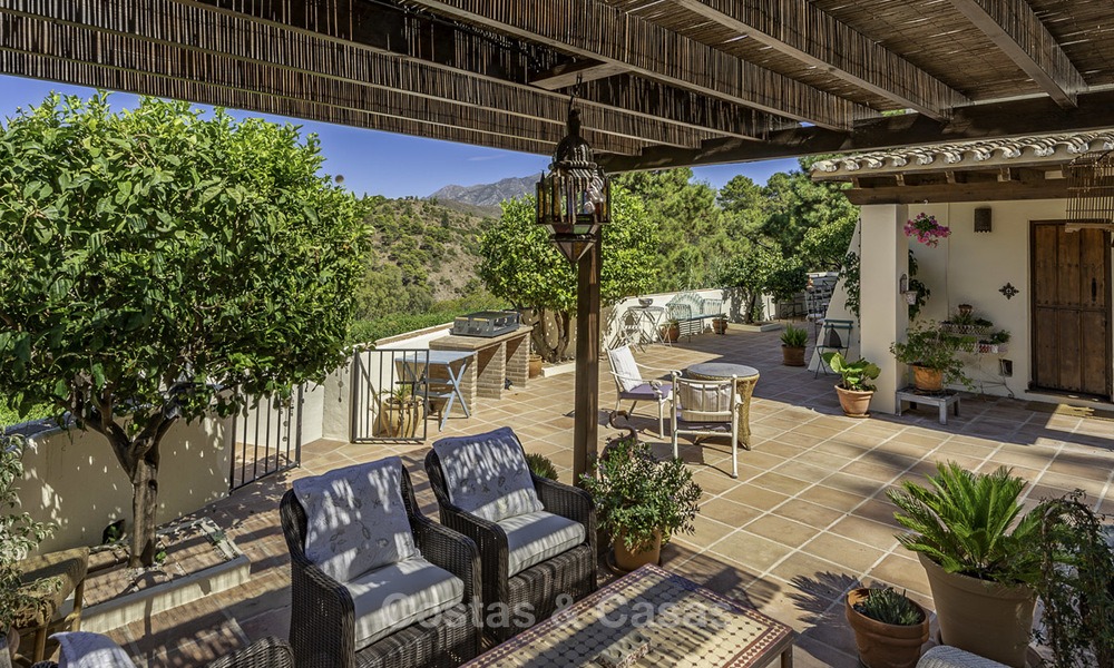 Idyllische rustieke villa met heerlijk uitzicht op het platteland te koop, in het exclusieve El Madroñal, Benahavis, Marbella 12947