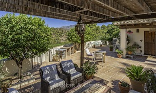 Idyllische rustieke villa met heerlijk uitzicht op het platteland te koop, in het exclusieve El Madroñal, Benahavis, Marbella 12947 