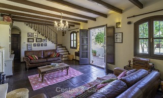 Idyllische rustieke villa met heerlijk uitzicht op het platteland te koop, in het exclusieve El Madroñal, Benahavis, Marbella 12950 