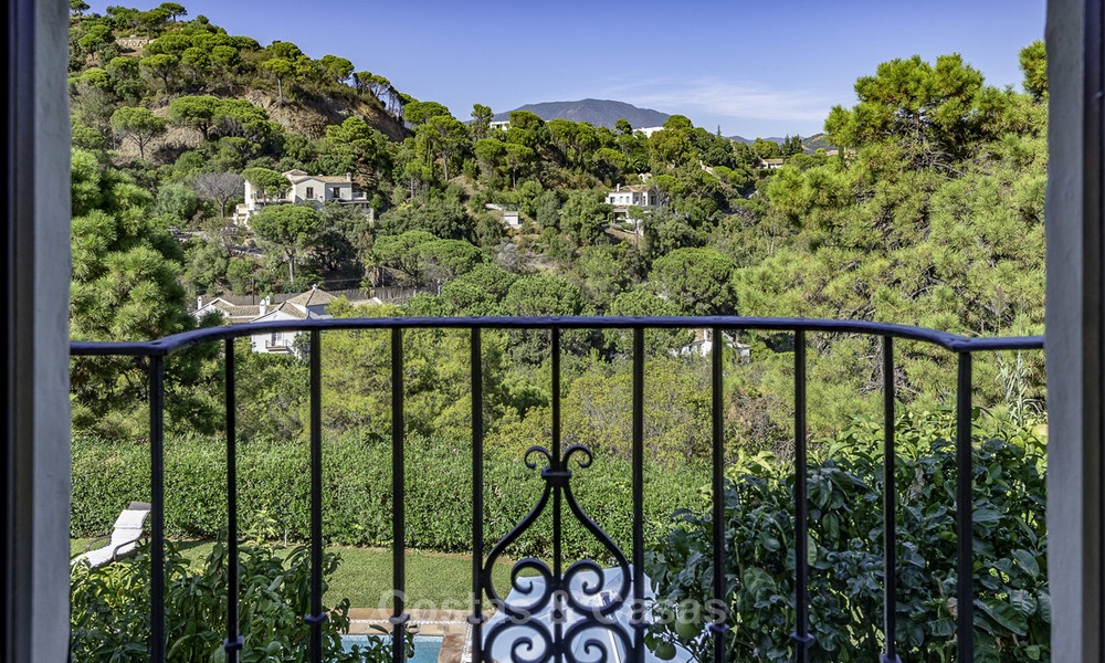 Idyllische rustieke villa met heerlijk uitzicht op het platteland te koop, in het exclusieve El Madroñal, Benahavis, Marbella 12960